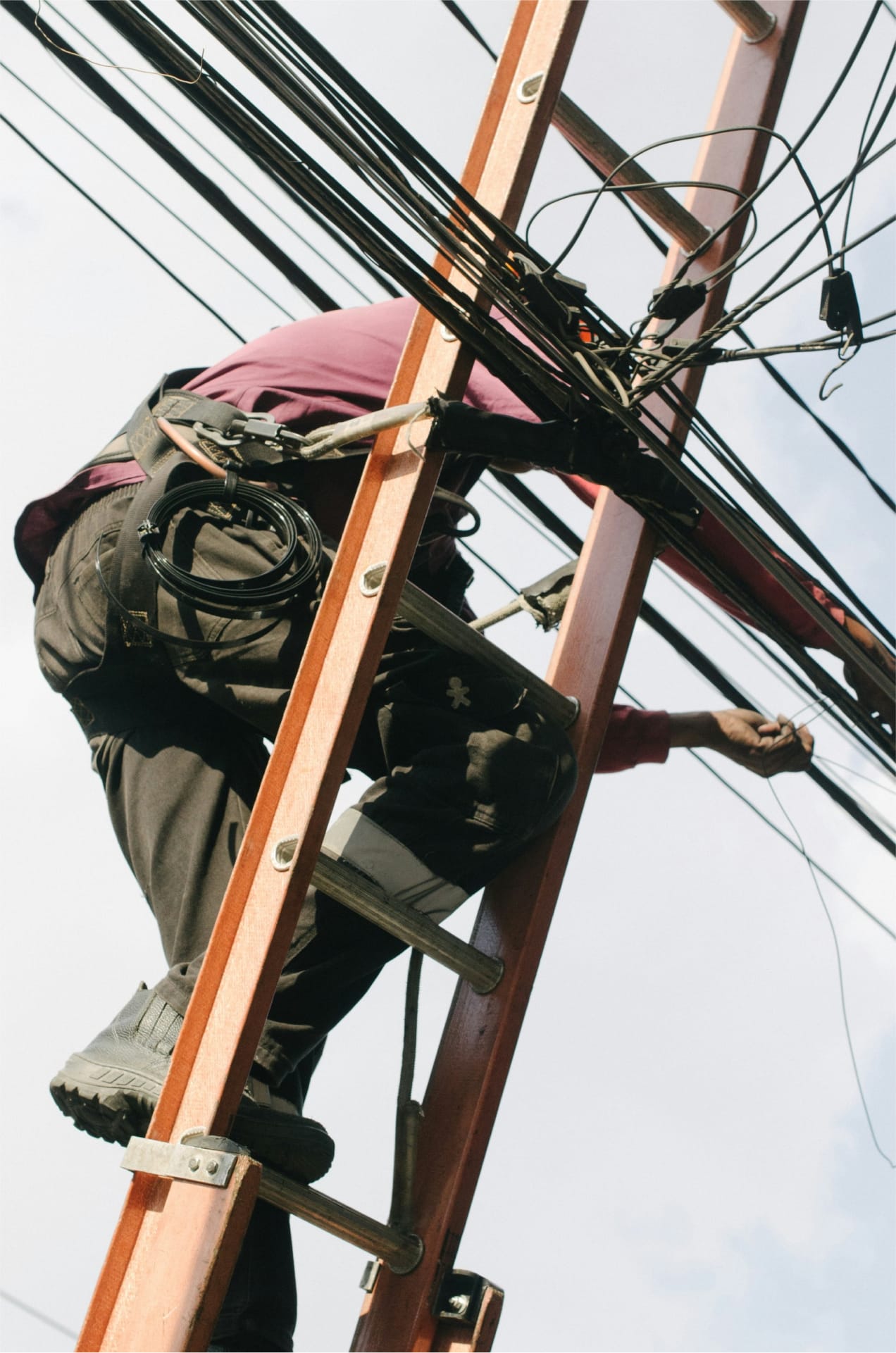 Suministros para transmisión y distribución eléctrica de alta, media y baja tensión