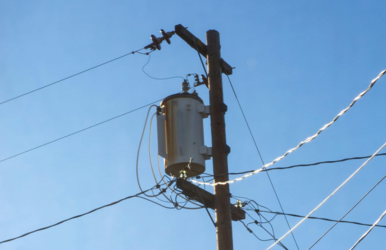 Suministros para transmisión y distribución eléctrica de alta, media y baja tensión