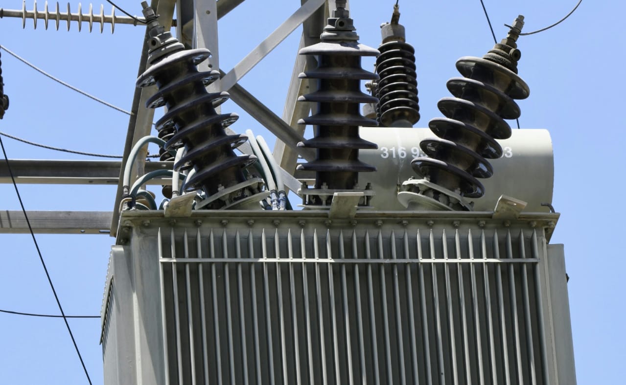 Suministros para transmisión y distribución eléctrica de alta, media y baja tensión
